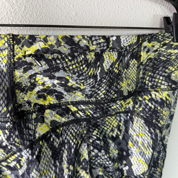 NWOT Sweaty Betty Citrus Yellow Snake Print 7/8 Length Power Legging Medium - Picture 11 of 13
